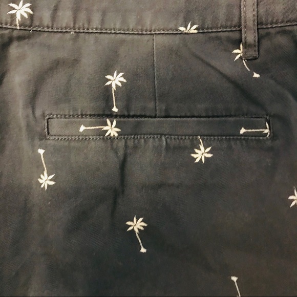 Junk food shorts Mickey Mouse palm trees Disney - Picture 3 of 6